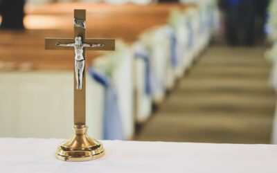 Podejście do&nbsp;kremacji w&nbsp;różnych systemach wiary w&nbsp;Polsce. Które religie dopuszczają możliwość kremacji?